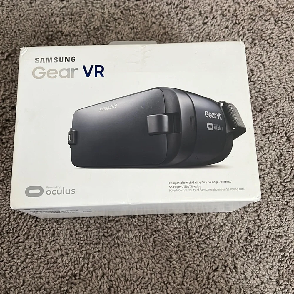 Samsung Gear VR. NWT never opened